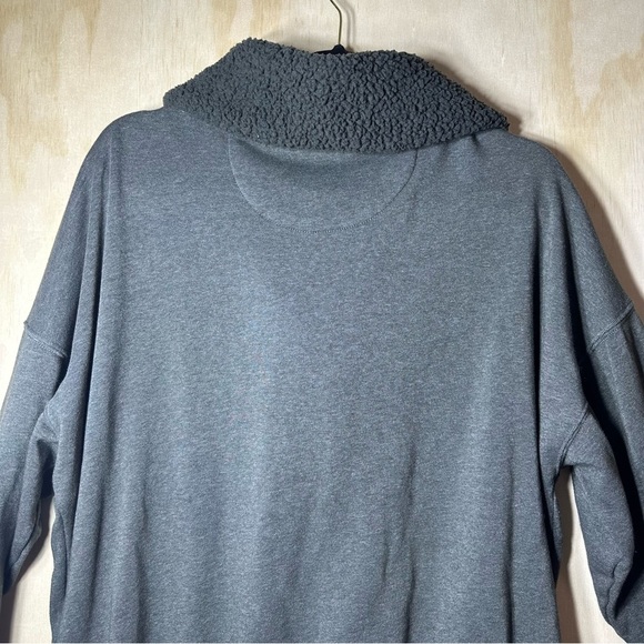 American Eagle Mountain Graphic Sweater - Picture 6 of 9